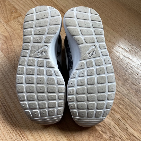 Nike Roshe - Picture 4 of 4